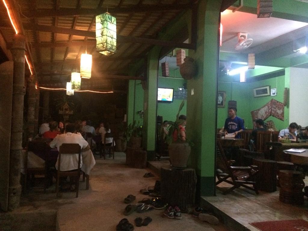 Phonemany Guesthouse Muang Pakbèng Exteriör bild