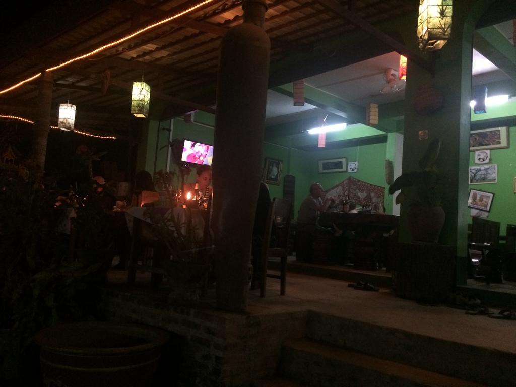 Phonemany Guesthouse Muang Pakbèng Exteriör bild