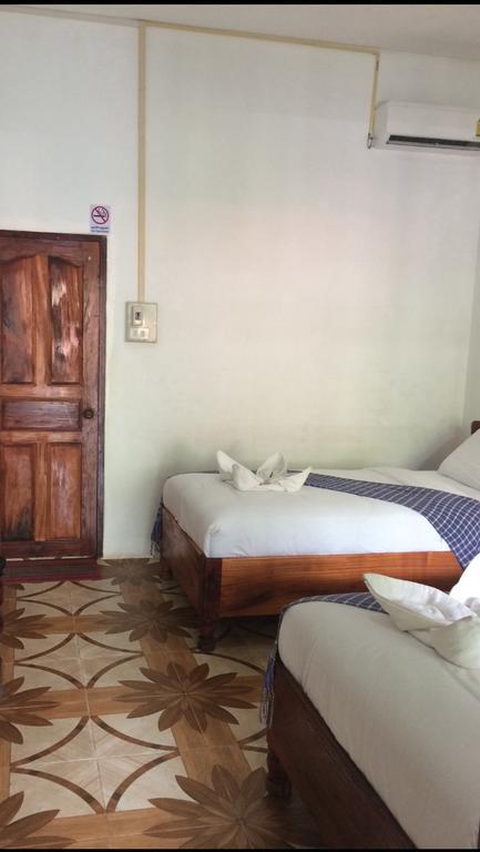 Phonemany Guesthouse Muang Pakbèng Exteriör bild