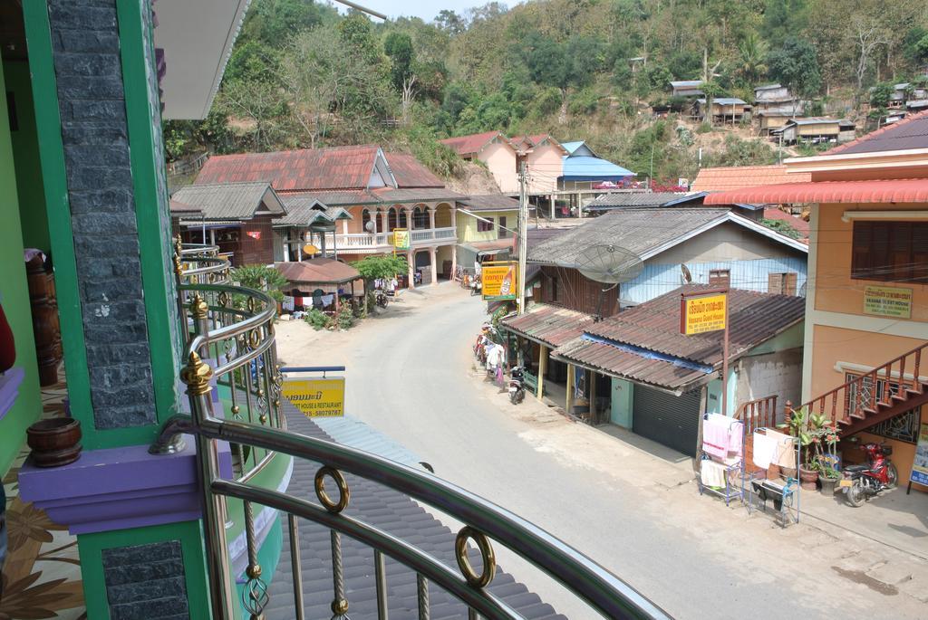 Phonemany Guesthouse Muang Pakbèng Exteriör bild